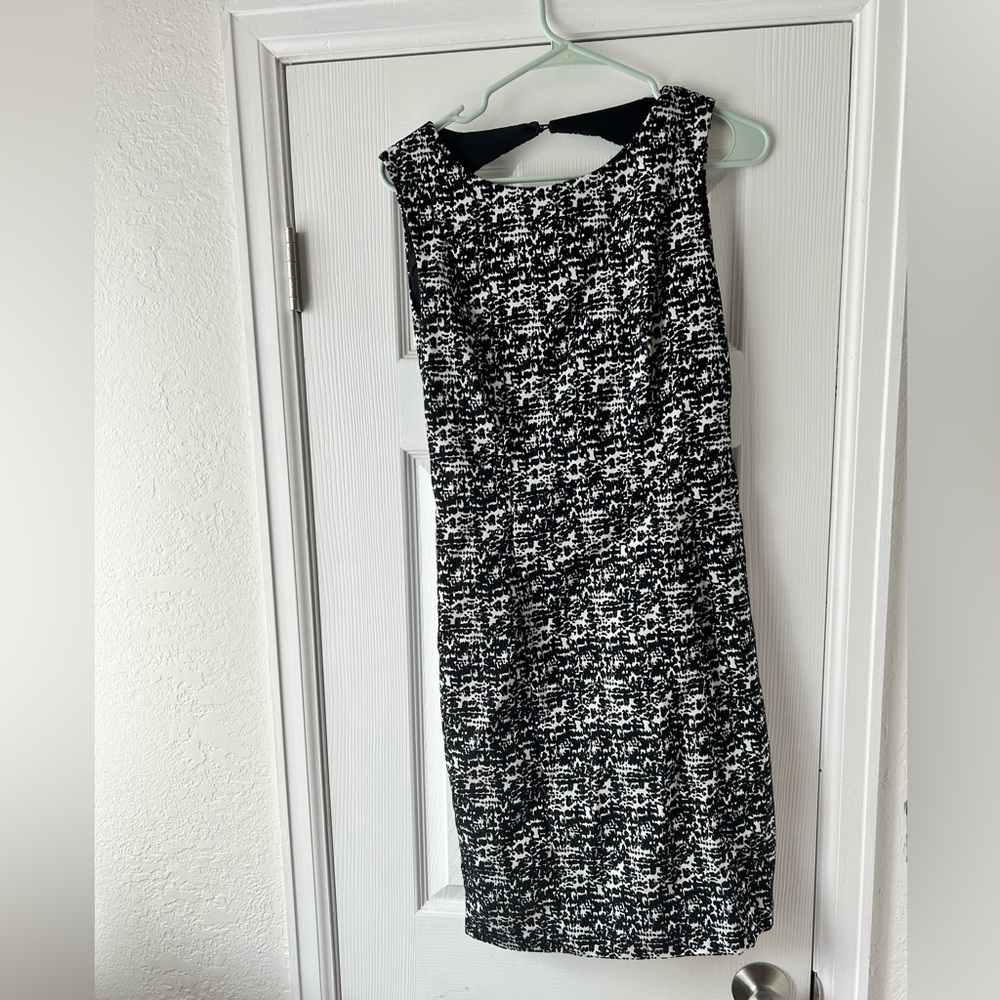 H&M Womens Black & White Sleeveless Knee Length Abstract Dress